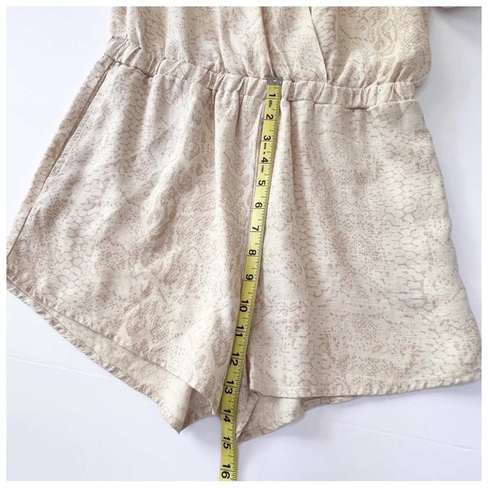 Anthropologie Cloth & Stone Dahl Snakeskin Print Romper Size Small - Picture 13 of 16